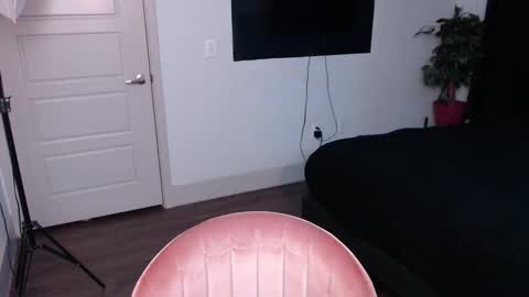 Jade online show from October 31, 8:48 am