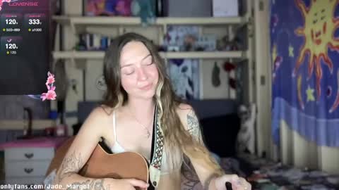 Snapshot of jade_margot chatting on April 21, 4:52 am Jade Margot online show from April 21, 4:52 am