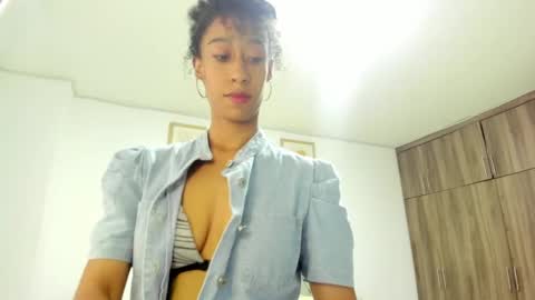 Snapshot of jade_obi chatting on September 24, 2:20 pm Jade smile online show from September 24, 2:20 pm