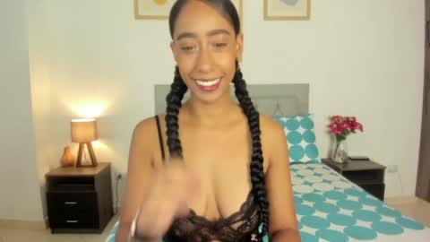 Snapshot of jade_obi chatting on June 6, 2:33 pm Jade smile online show from June 6, 2:33 pm