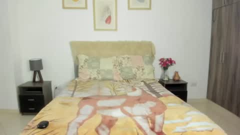 Snapshot of jade_obi chatting on June 11, 1:53 pm Jade smile online show from June 11, 1:53 pm