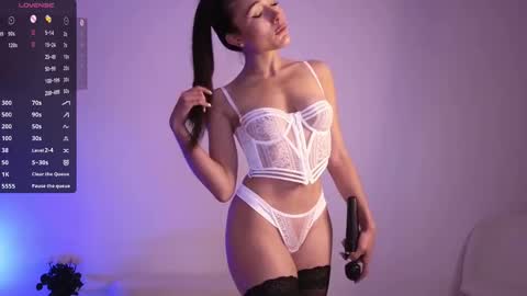 Jade Paris online show from November 2, 6:10 pm