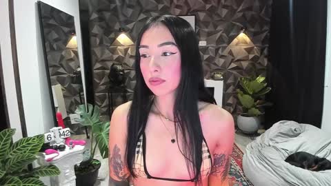 Snapshot of jade_porn chatting on January 27, 11:43 am Jade  independent model online show from January 27, 11:43 am