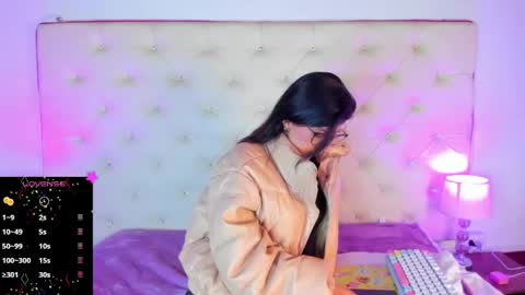 Snapshot of jade_white_ chatting on December 21, 12:06 pm jade white online show from December 21, 12:06 pm