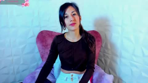 Snapshot of jade_white_ chatting on January 21, 1:11 pm jade white online show from January 21, 1:11 pm