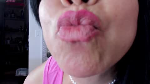 Snapshot of jadeh_williams02 chatting on January 23, 12:46 am Jadeh online show from January 23, 12:46 am