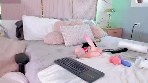 Snapshot of jadeh_williams02 chatting on March 12, 9:35 pm Jadeh online show from March 12, 9:35 pm