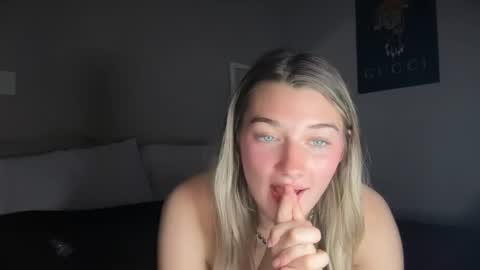 Snapshot of jadejamessecret chatting on June 25, 5:12 am Jade james online show from June 25, 5:12 am