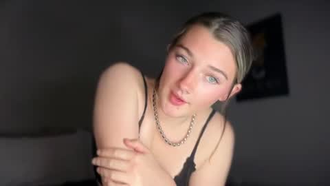 Snapshot of jadejamessecret chatting on June 28, 2:50 am Jade james online show from June 28, 2:50 am