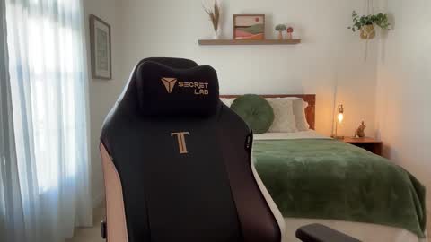 Jade Love online show from January 16, 7:29 pm