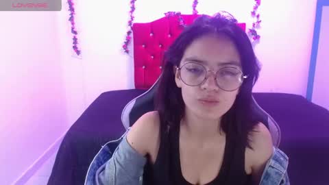 Snapshot of jaide387017 chatting on April 23, 8:33 pm jaide387017 online show from April 23, 8:33 pm