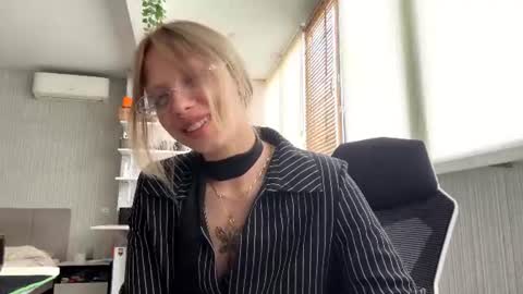 Snapshot of jaimieaugustson chatting on July 3, 9:48 am Grace online show from July 3, 9:48 am