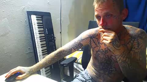 showingitoff online show from September 25, 6:06 am