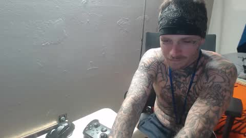 showingitoff online show from October 8, 2:42 am