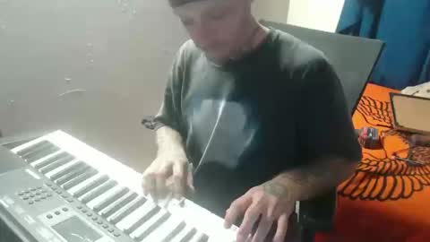 showingitoff online show from October 14, 12:55 am