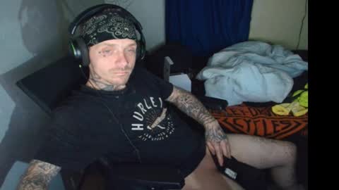 Snapshot of jake265897 chatting on February 10, 5:22 am showingitoff online show from February 10, 5:22 am