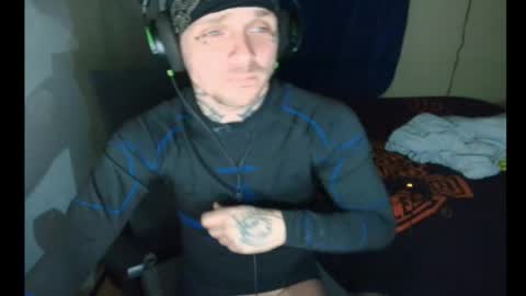 Snapshot of jake265897 chatting on February 12, 7:14 am showingitoff online show from February 12, 7:14 am