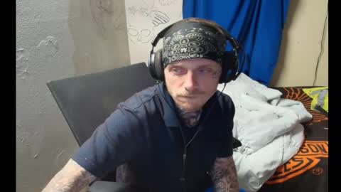 Snapshot of jake265897 chatting on February 14, 2:25 pm showingitoff online show from February 14, 2:25 pm