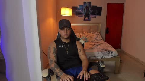 Snapshot of jake_pons chatting on December 22, 5:23 am Jake Pons online show from December 22, 5:23 am