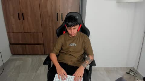 Snapshot of jake_pons chatting on October 15, 10:15 am Jake Pons online show from October 15, 10:15 am