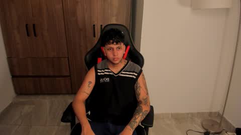 Snapshot of jake_pons chatting on October 28, 10:19 am Jake Pons online show from October 28, 10:19 am