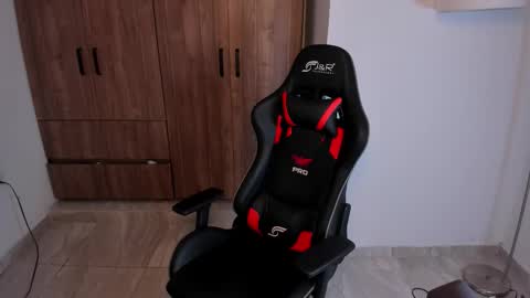 Snapshot of jake_pons chatting on November 17, 2:06 am Jake Pons online show from November 17, 2:06 am