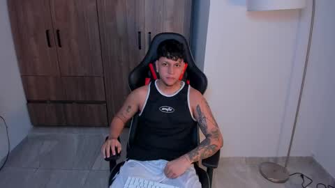 Snapshot of jake_pons chatting on November 21, 7:23 pm Jake Pons online show from November 21, 7:23 pm