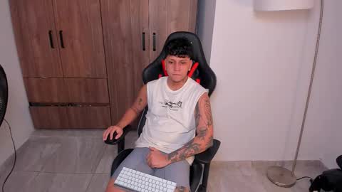 Snapshot of jake_pons chatting on November 27, 11:23 am Jake Pons online show from November 27, 11:23 am