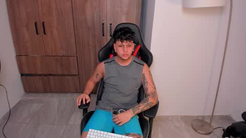 Snapshot of jake_pons chatting on November 28, 11:02 am Jake Pons online show from November 28, 11:02 am