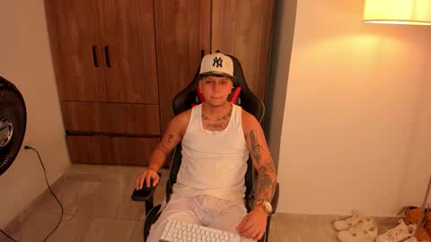 Snapshot of jake_pons chatting on January 13, 7:13 am Jake Pons online show from January 13, 7:13 am