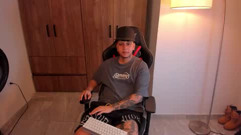 Snapshot of jake_pons chatting on February 4, 11:16 am Jake Pons online show from February 4, 11:16 am