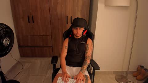 Snapshot of jake_pons chatting on February 9, 4:05 am Jake Pons online show from February 9, 4:05 am