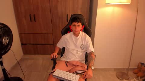 Snapshot of jake_pons chatting on February 14, 4:20 am Jake Pons online show from February 14, 4:20 am