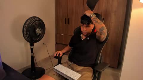 Snapshot of jake_pons chatting on February 15, 7:51 am Jake Pons online show from February 15, 7:51 am