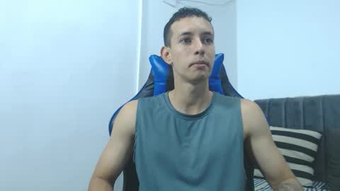 Snapshot of jake_shadow14 chatting on December 4, 12:42 am Hi guys im new 3 online show from December 4, 12:42 am