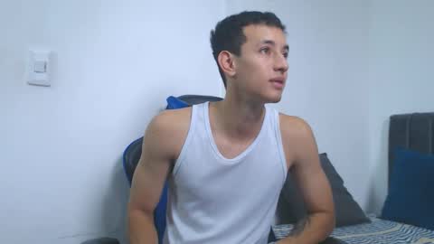 Snapshot of jake_shadow14 chatting on December 16, 2:11 pm Hi guys im new 3 online show from December 16, 2:11 pm