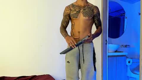 Snapshot of jakee_brown chatting on February 17, 12:21 am Santiago online show from February 17, 12:21 am