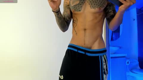 Snapshot of jakee_brown chatting on February 25, 5:30 am Santiago online show from February 25, 5:30 am