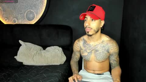 Snapshot of jakee_brown chatting on November 4, 6:45 am Santiago online show from November 4, 6:45 am