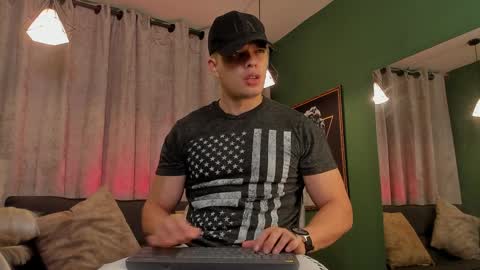 Snapshot of jakee_tyler chatting on April 10, 6:34 pm Jake Tyler online show from April 10, 6:34 pm