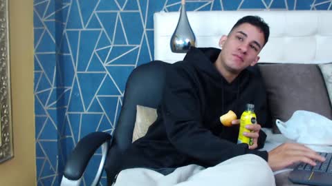 Snapshot of jakemoxleey chatting on January 18, 12:36 pm jakemoxleey online show from January 18, 12:36 pm