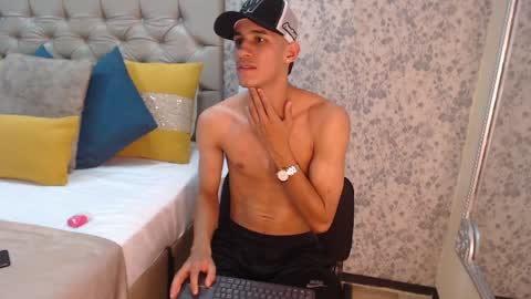 Snapshot of jakemoxleey chatting on January 25, 9:57 pm jakemoxleey online show from January 25, 9:57 pm