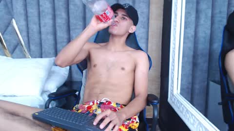 Snapshot of jakemoxleey chatting on February 20, 3:52 pm jakemoxleey online show from February 20, 3:52 pm