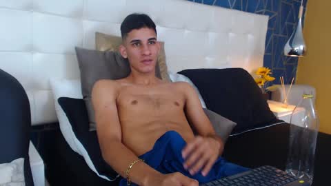 Snapshot of jakemoxleey chatting on February 25, 3:27 pm jakemoxleey online show from February 25, 3:27 pm