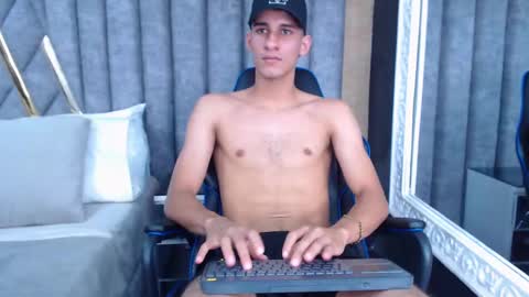 Snapshot of jakemoxleey chatting on March 6, 6:05 pm jakemoxleey online show from March 6, 6:05 pm
