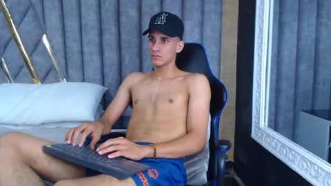 Snapshot of jakemoxleey chatting on March 10, 3:52 pm jakemoxleey online show from March 10, 3:52 pm
