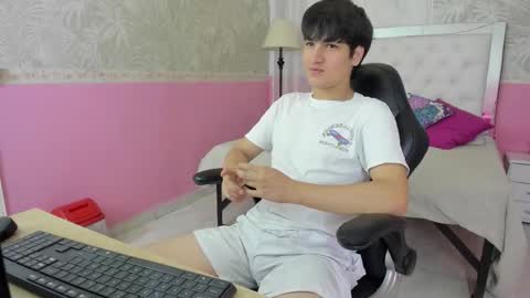 Snapshot of jakesummer_ chatting on November 23, 1:33 pm Jake online show from November 23, 1:33 pm