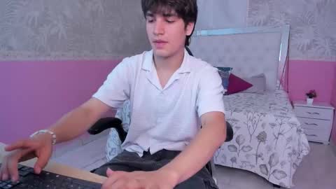 Snapshot of jakesummer_ chatting on November 25, 2:06 pm Jake online show from November 25, 2:06 pm