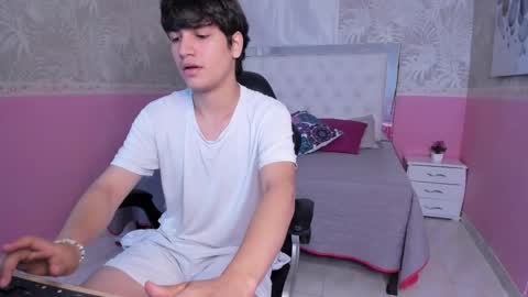 Snapshot of jakesummer_ chatting on November 27, 1:13 pm Jake online show from November 27, 1:13 pm