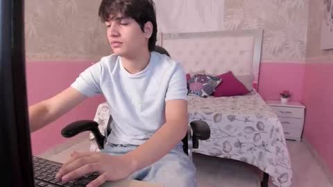 Snapshot of jakesummer_ chatting on December 5, 1:52 pm Jake online show from December 5, 1:52 pm